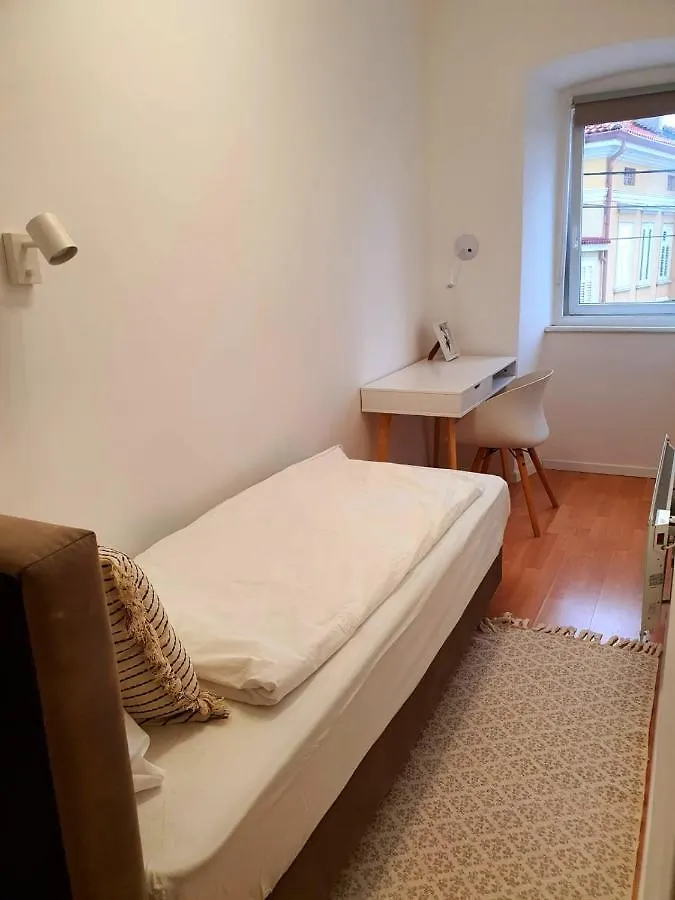 Nice 2 Bedroom Apartment Near City Center Rijeka 0*,