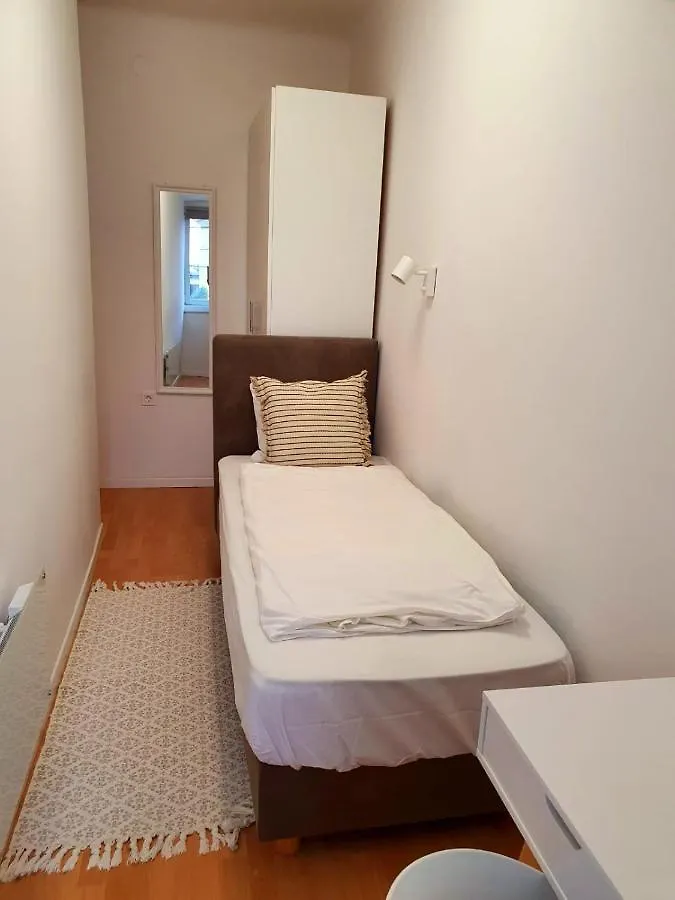 Nice 2 Bedroom Apartment Near City Center Rijeka Chorwacja